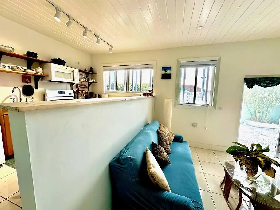 Spacious Light Filled Studio, Modern Renovation Nassau 0*,  Bahamas