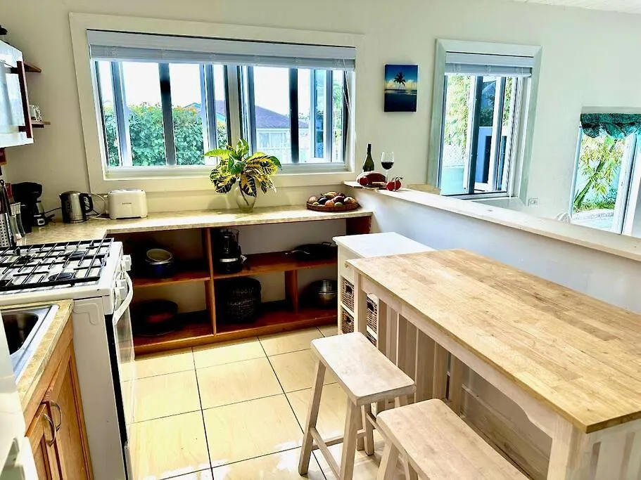 Spacious Light Filled Studio, Modern Renovation Nassau Bahamas