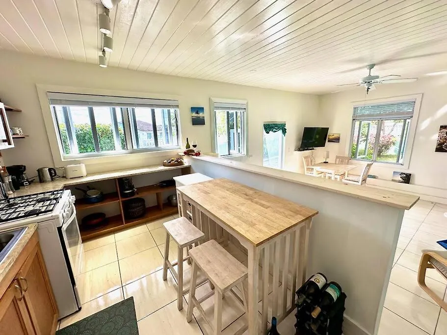 Apartamento Spacious Light Filled Studio, Modern Renovation Nassau
