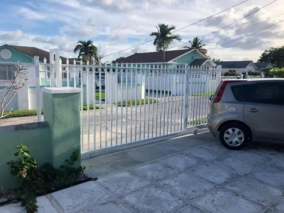 Spacious Light Filled Studio, Modern Renovation Nassau Bahamas